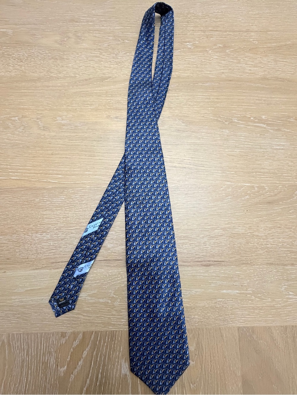 Classic Blue Patterned Silk Tie with Subtle Gold Motif - Picture 2 of 6